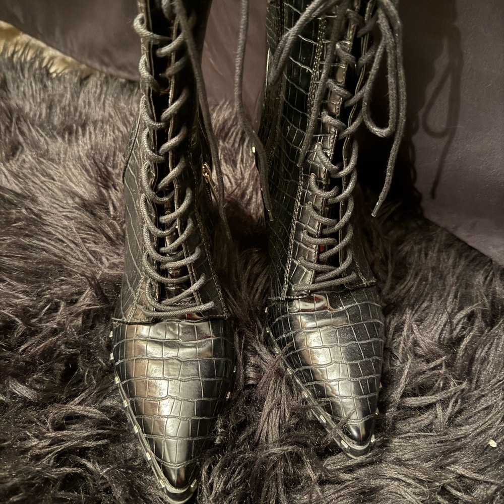 Charles David Duffy Black Croc-Embossed Lace-Up Boots